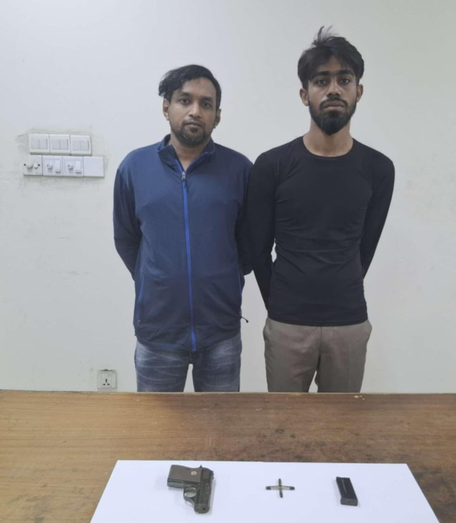 বিদেশি পিস্তল,ম্যাগাজিন ও চার রাউন্ড গুলিসহ ভাগ্নে রনি ও মাহিন খান’কে গ্রেফতার করেছে ওয়ারী থানা পুলিশ