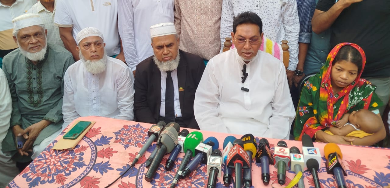 বিএনপি পরিবার আপনাদের পাশে আছে- বরগুনায় নিহত মন্টুর স্ত্রীকে নুরুল ইসলাম মনি