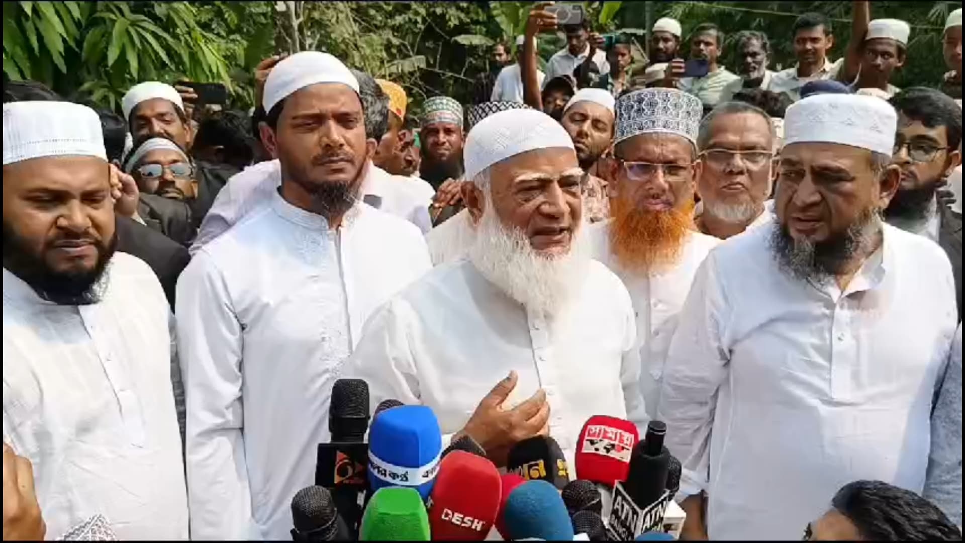 মন্টু দাসের পরিবারের পাশে- ডাঃ শফিকুর
