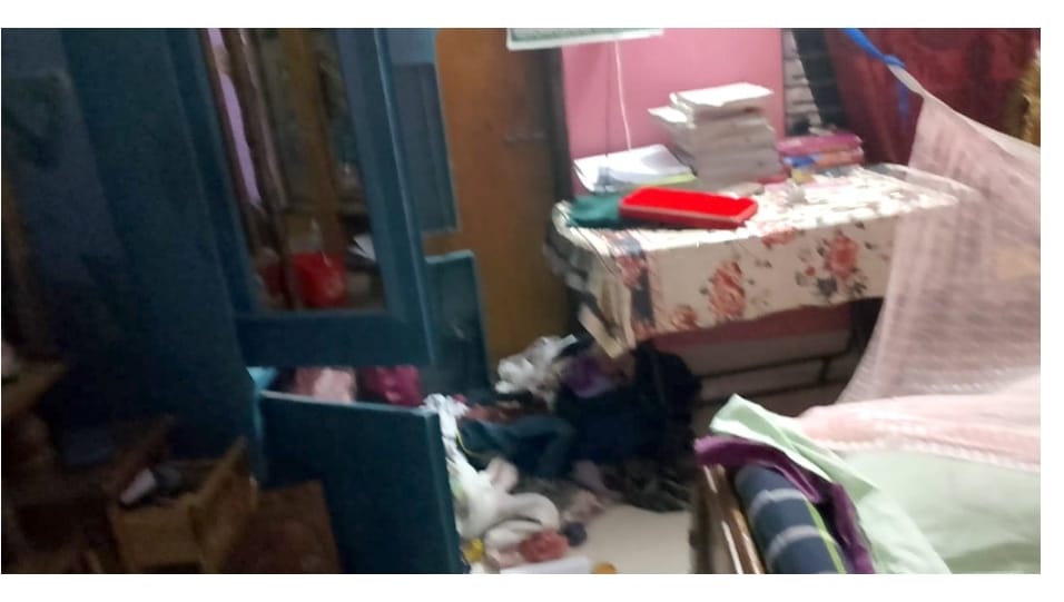 রূপগঞ্জে ব্যবসায়ীর বাড়িতে দুর্ধর্ষ ডাকাতি, ৪ জনকে কুপিয়ে জখম