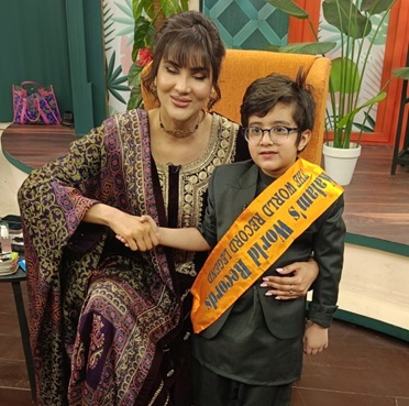 সর্বকনিষ্ঠ বিজ্ঞানী হিসেবে পুরস্কার পেলেন পাকিস্তানের মোহাম্মদ আয়াত