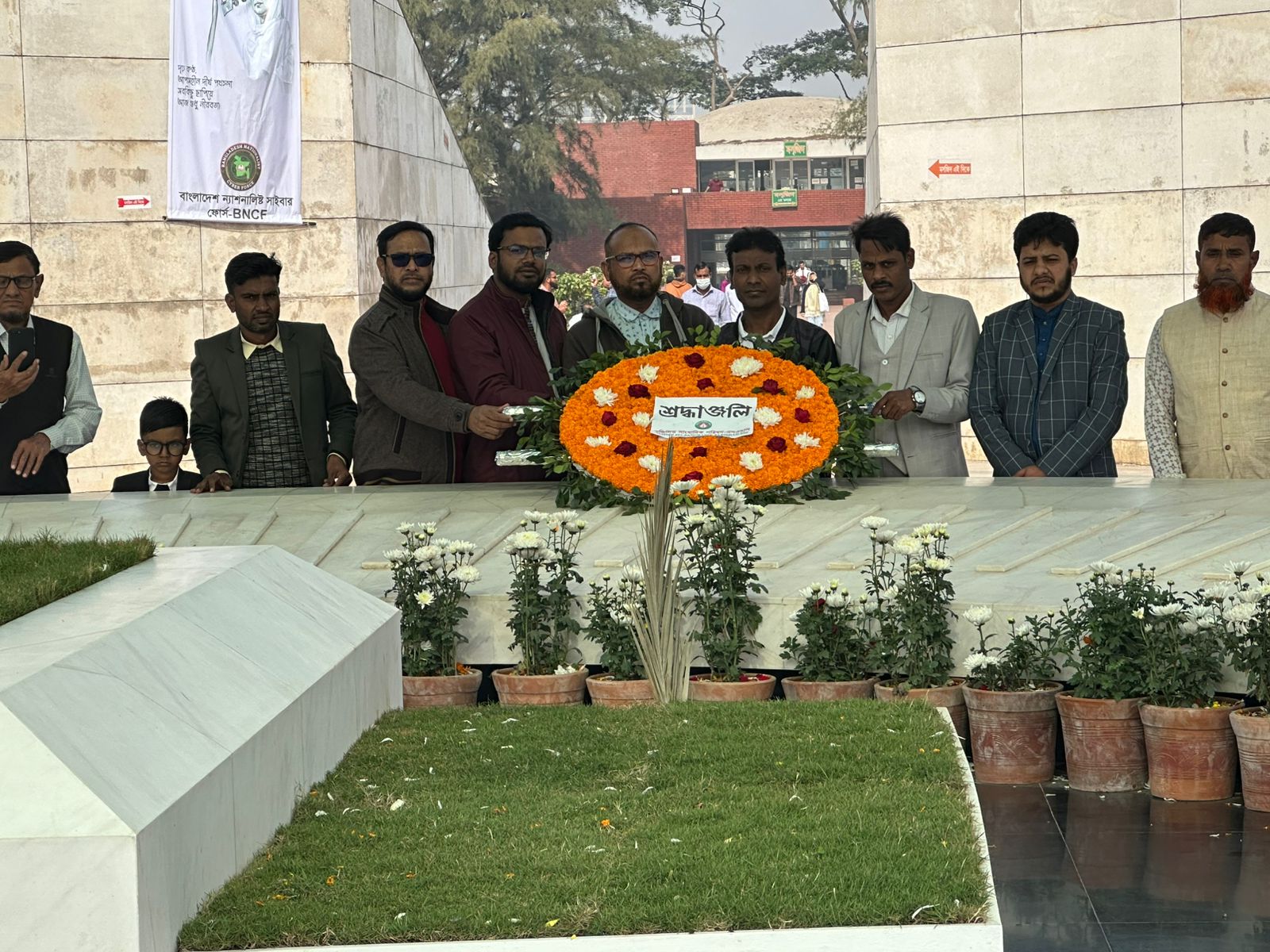 সম্মিলিত সাংবাদিক পরিষদের উদ্যোগে শহীদ রাষ্ট্রপতি জিয়াউর রহমান ও বেগম খালেদা জিয়ার মাজারে পুষ্পাঞ্জলি