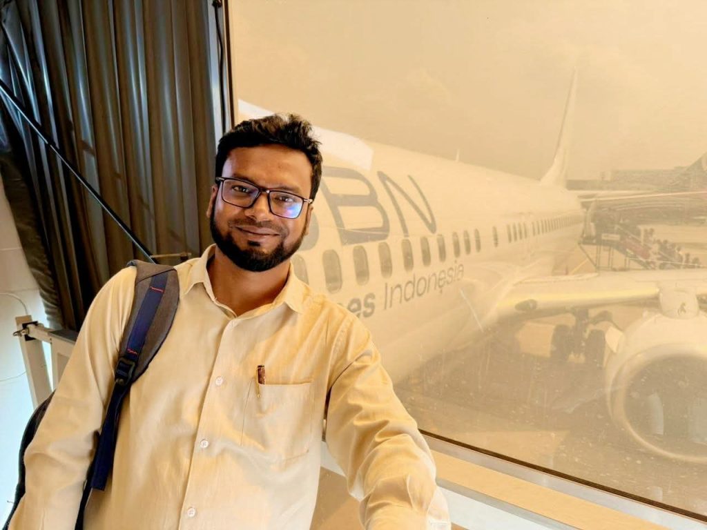 মিথ্যার ভিড়ে সত্যের সংগ্রাম