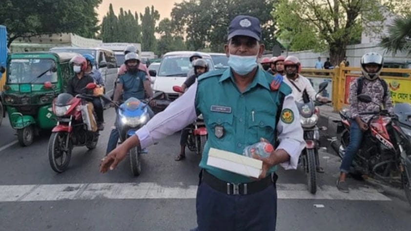 যানজট নিরসনে ট্রাফিক বিভাগকে ঢেলে সাজানোর দাবি পদোন্নতি বঞ্চনায় ক্ষোভ, দক্ষ জনবলের সংকটে ট্রাফিক ব্যবস্থাপনা