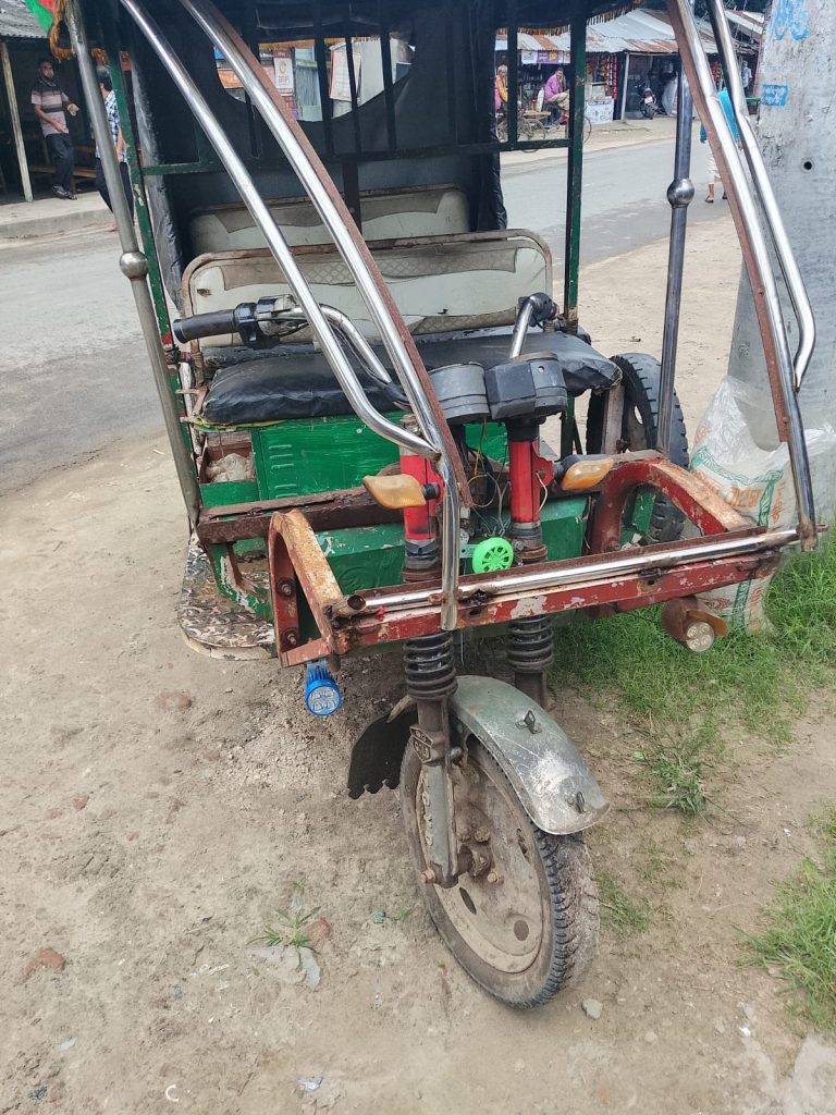লালপুরে মোটরসাইকেল-অটোরিকশা সংঘর্ষে আহত ২