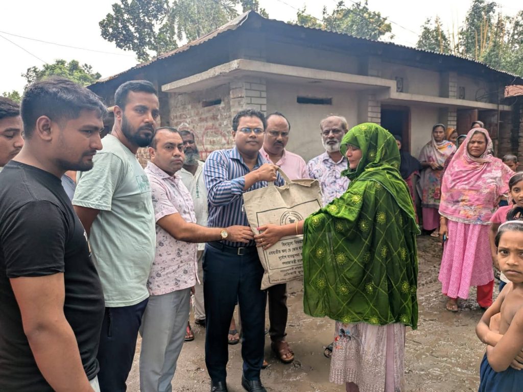 লালপুরে আকস্মিক অগ্নিকাণ্ড: ফায়ার সার্ভিসের দ্রুত পদক্ষেপে রক্ষা, তাৎক্ষণিক ত্রাণ বিতরণ​
