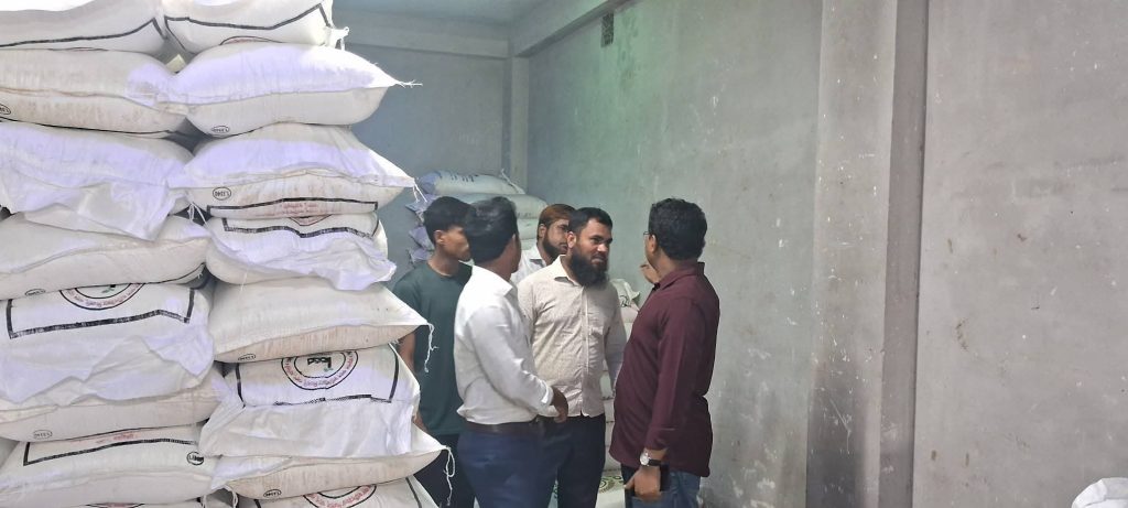 লালপুরে সার বিতরণে অনিয়ম, ডিলারকে ২০ হাজার টাকা জরিমানা​