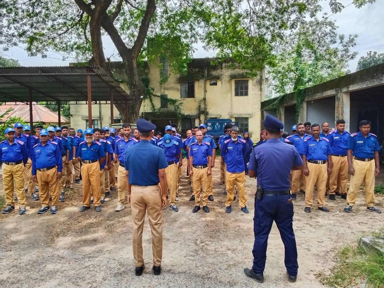 লালপুরে ১০টি ইউনিয়নের গ্রাম পুলিশদের সাপ্তাহিক হাজিরা প্যারেড অনুষ্ঠিত